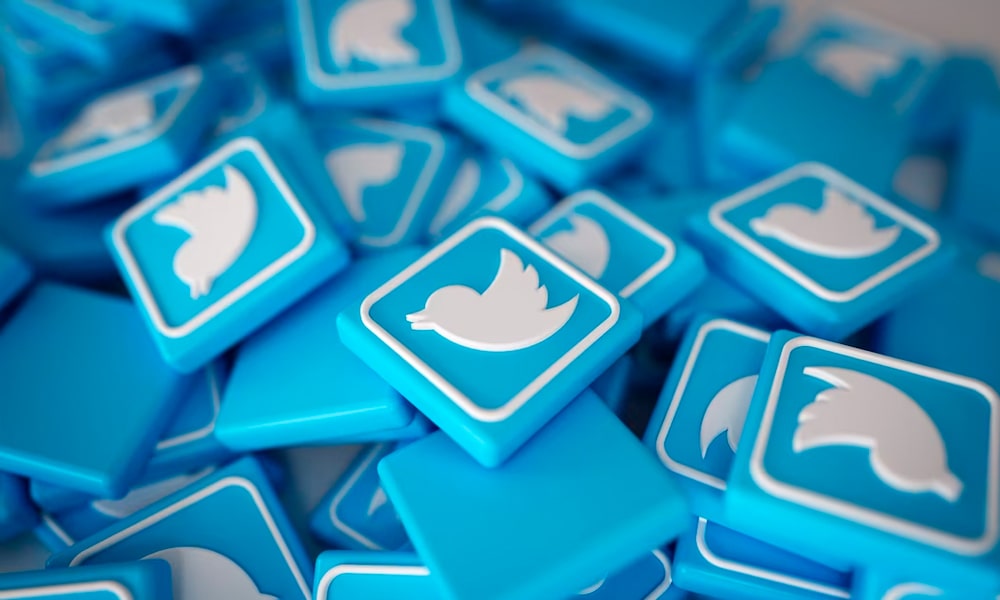 Twitter começa a remover marcações de verificação de contas de celebridades e políticos